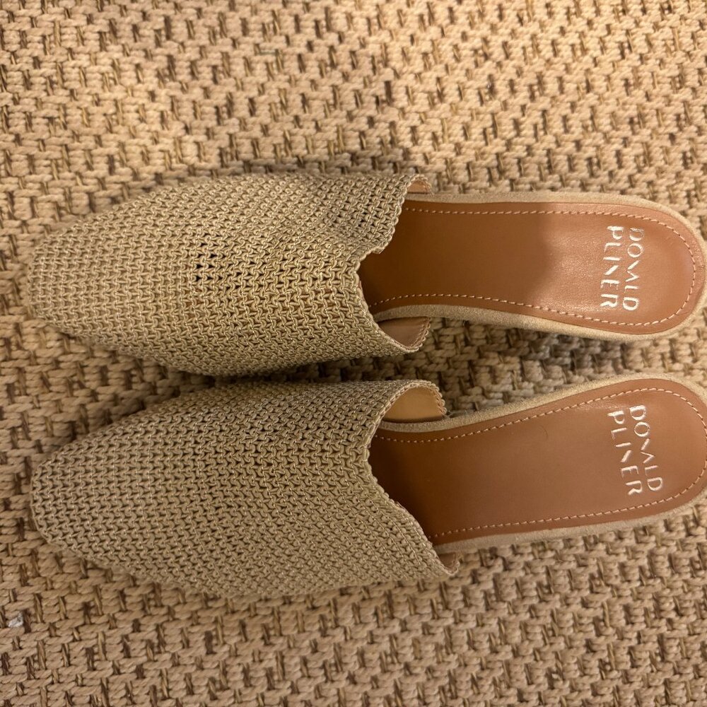 Donald Pliner  Mule size 9.5 Tan